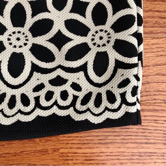 Answer Made in Korea Flower graphic Black Cream Pencil Mini Skirt Women’s size S - Picture 4 of 9